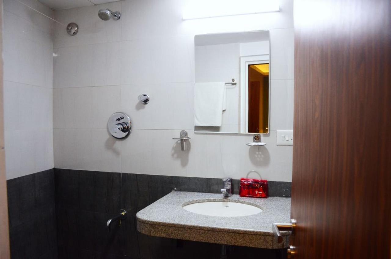 פונה Oyo 6429 Hotel Pearl מראה חיצוני תמונה